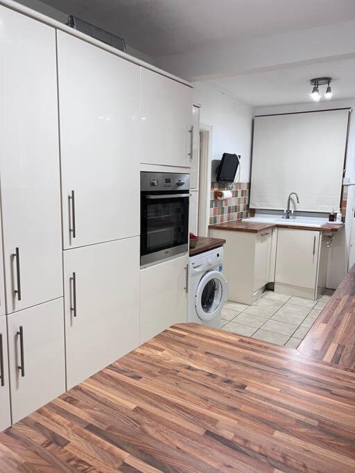 Spacious 3 Bed Flat - Beach Nearby - No Pets Southend-on-Sea Luaran gambar