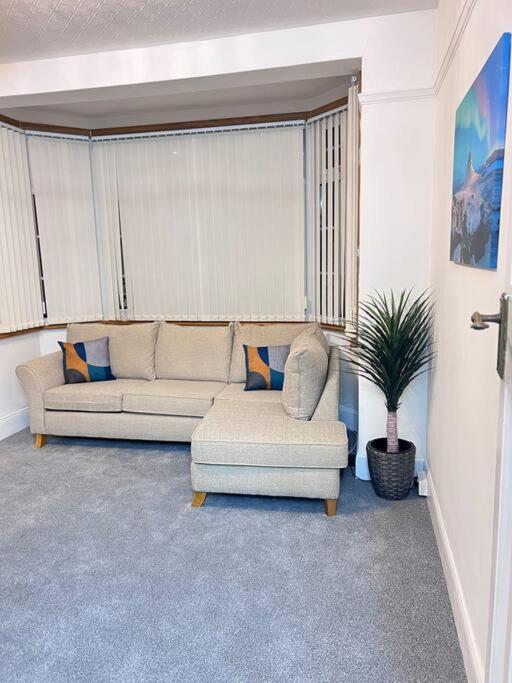 Spacious 3 Bed Flat - Beach Nearby - No Pets Southend-on-Sea Luaran gambar