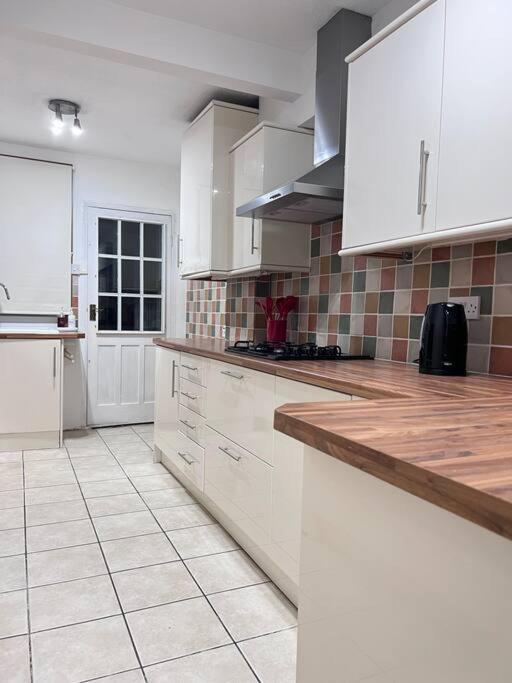 Spacious 3 Bed Flat - Beach Nearby - No Pets Southend-on-Sea Luaran gambar
